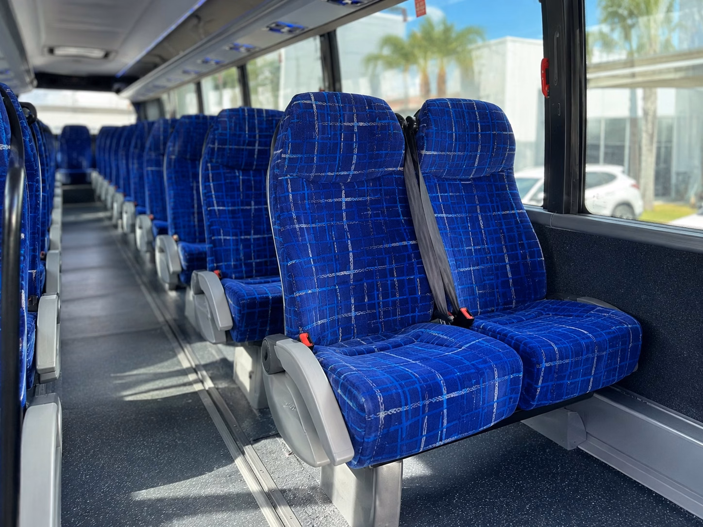 shuttle guests seamlessly between pearland ceremony and reception venues